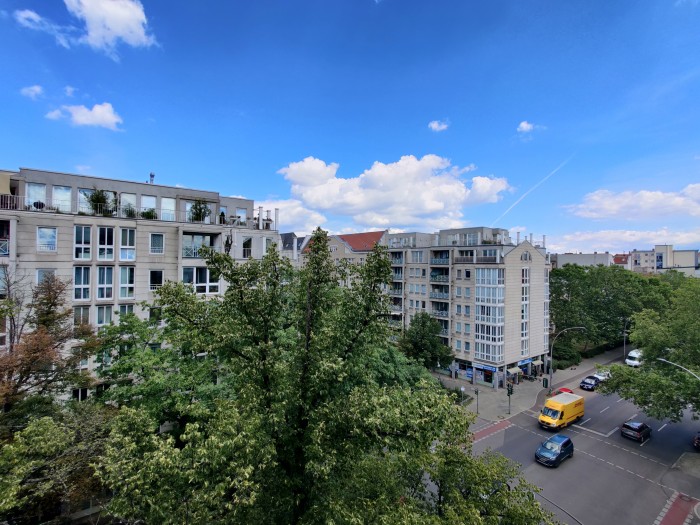 Die Superweitwinkelkamera des Oneplus 8 Pro hat eine doppelt so hohe Aufl&ouml;sung. (Bild: Tobias K&ouml;ltzsch/Golem.de)